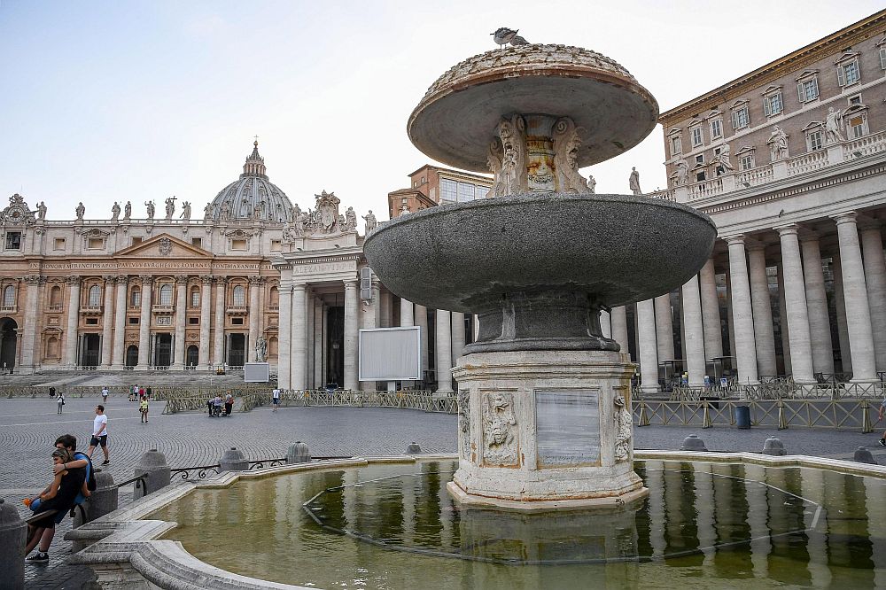 Сушата спря фонтаните във Ватикана