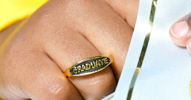 Американец от щата Вермонт получи пръстена от дипломирането си който