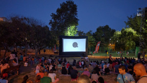 Лятно кино в квартала