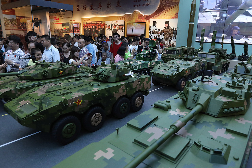 Изложение по случай 90-годишнината на Народната освободителна армия в Пекин, Китай. Това изложение показва много от най-новите китайски оръжейни системи за отбелязване на 90-годишнината от основаването на въоръжените сили, която ще бъде на 1 август