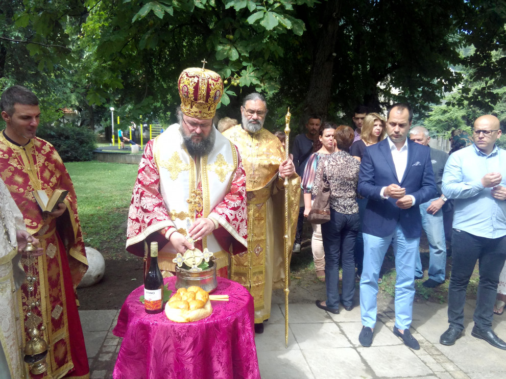 Водосветът бе отслужен от Врачанския митрополит Григорий.