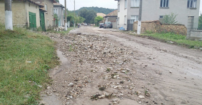 Сериозни щети на инфраструктурата в някои населени места в община