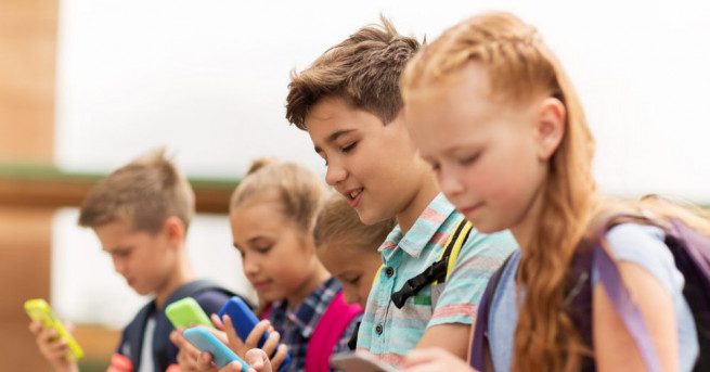 Преди ние си играехме на двора Подскачахме тичахме криехме се