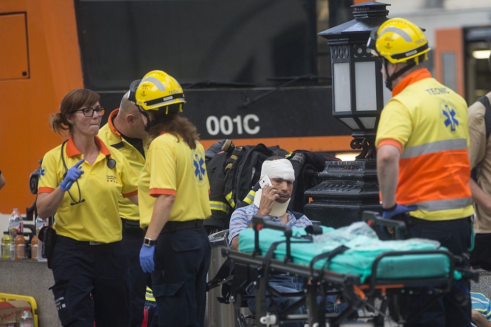Пътнически влак се блъсна в буфер на ж.п. гара в Барселона. При инцидента са ранени 48 души, петима от които сериозно, съобщи Ройтерс, като се позовава на спасителните служби.