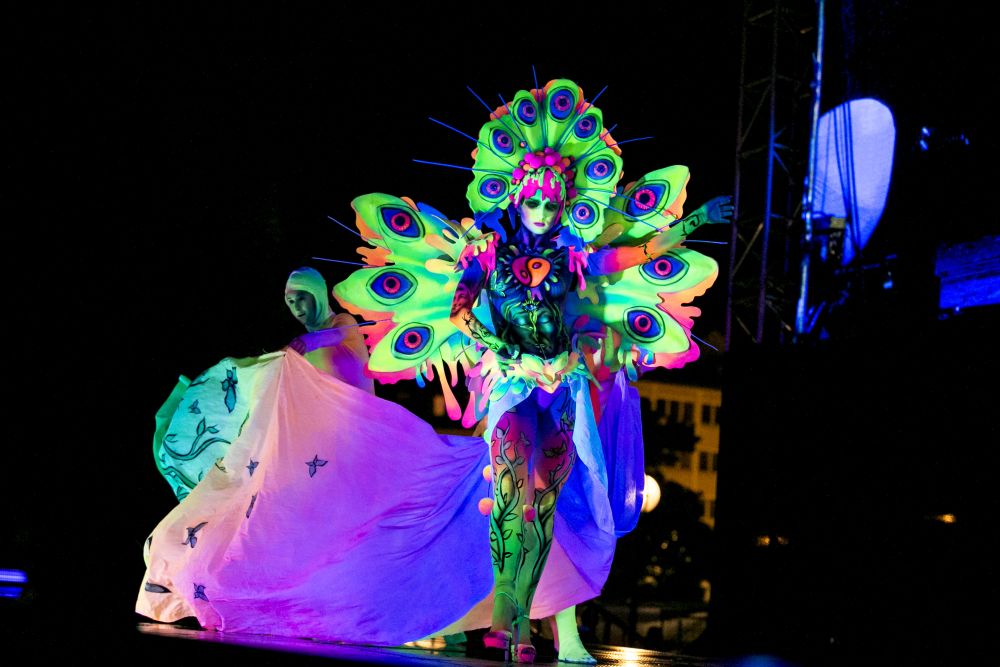 Модели се превърнаха в живи платна на Световния фестивал по бодипейнтинг в австрийския град Клагенфурт.<br />
<br />
По време на проявата участниците са декорирани не само с бои, но и със сложен макияж от латекс, който често им придава вид на извънземни.<br />
 <br />
Тридневният фестивал, който отбелязва 19-ото си издание, събра 60 художници от над 50 страни.<br />
 