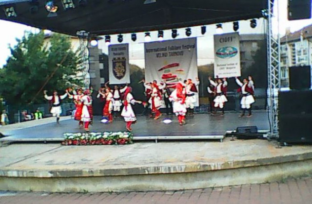Пирински песни и танци ознаменуваха „Нощта на българския фолклор“ във Велико Търново