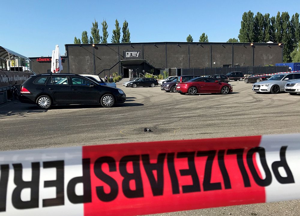 7
Мъж откри стрелба в нощен клуб в южния германски град Конщанц. Загинали са двама души, включително стрелеца, а четирима човека са ранени