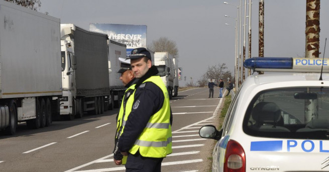 Трафикът на българо гръцката граница на ГКПП Маказа е изключително натоварен