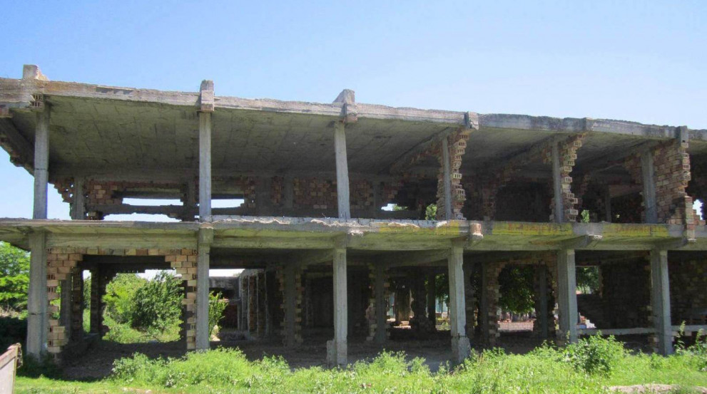 Опасната общинска сграда в село Попгруево