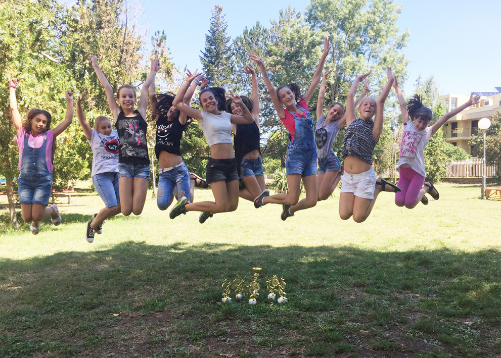 6 награди от международен конкурс за ТФ“Сладури“ при ОУ“Васил Левски“