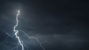 мълния буря