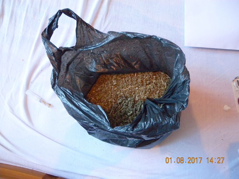 Над половин кило дрога засякоха у 21-годишен разградчанин