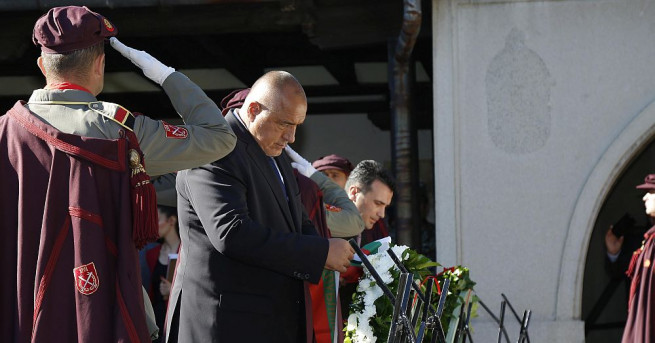 Борисов и Заев полагат венци на гроба на Гоце Делчев
