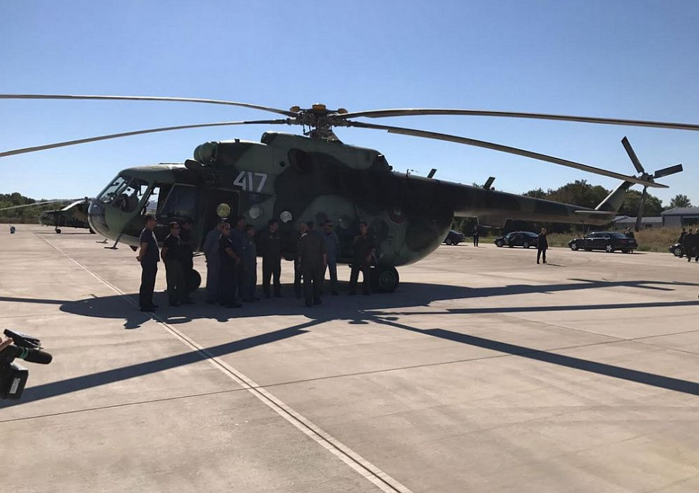 България изпрати военен хеликоптер на Македония и екип, който да се включи в гасенето на пожарите около столицата Скопие. Премиерът Бойко Борисов и македонският му колега Зоран Заев посрещнаха екипа на хеликоптера на летището