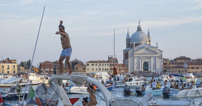 Властите в италианския град Венеция обявиха че въвеждат 12 златни