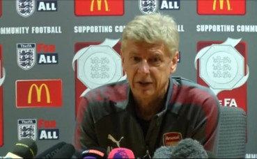 Венгер намекна за раздяла с Йозил и Санчес