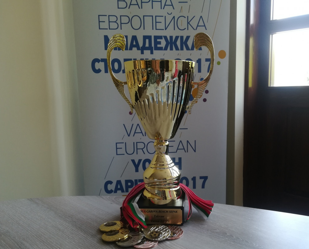 Община Варна осигури купата и медалите за първия турнир по плажент такроу