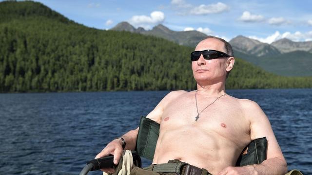 Песен за Путин, който подлудява жените, грабна Грами (ВИДЕО)