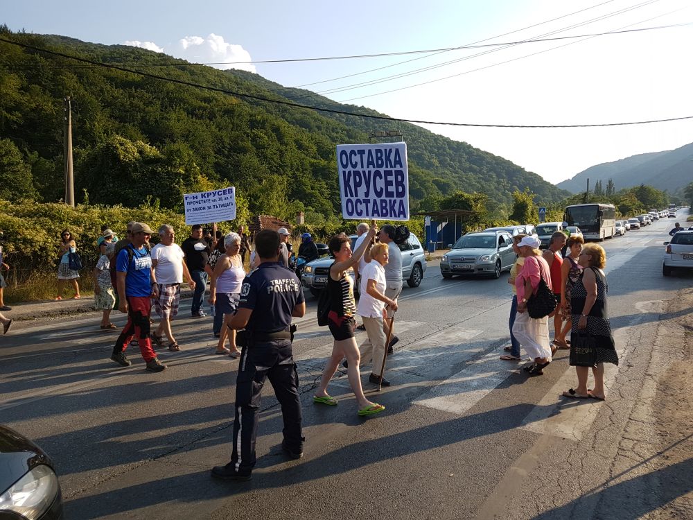 Жители на столичния квартал „Княжево” и село Владая излязоха на улицата да протестират за по-добър градски транспорт и за поставяне на улично осветление в района.<br />
<br />
