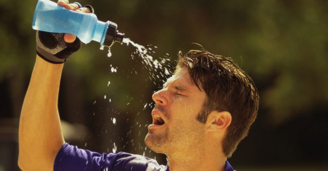 Пожари бедствия градушки и непоносими температури вече втори месец Това