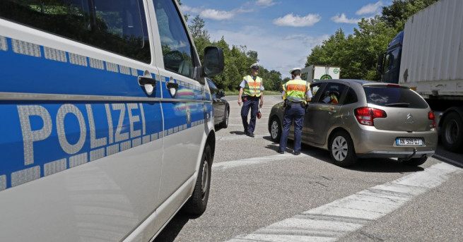 Един човек е убит а трима са ранени след стрелба