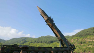 Северна Корея е изстреляла в сряда три балистични ракети съобщи