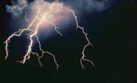  Мълния удари 20-годишно момче в София 