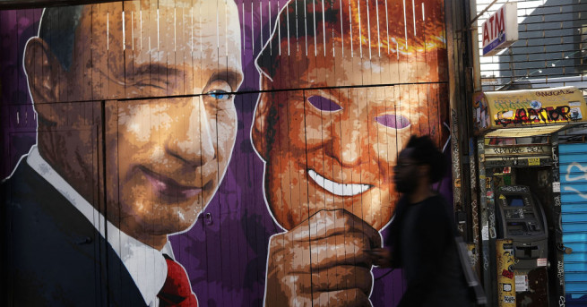 Образ на руския президент Владимир Путин усмихващ се на фона