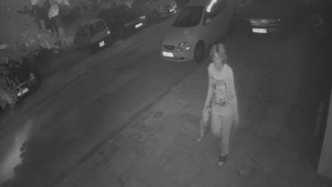 Агресивна блондинка вилнее в центъра на Варна