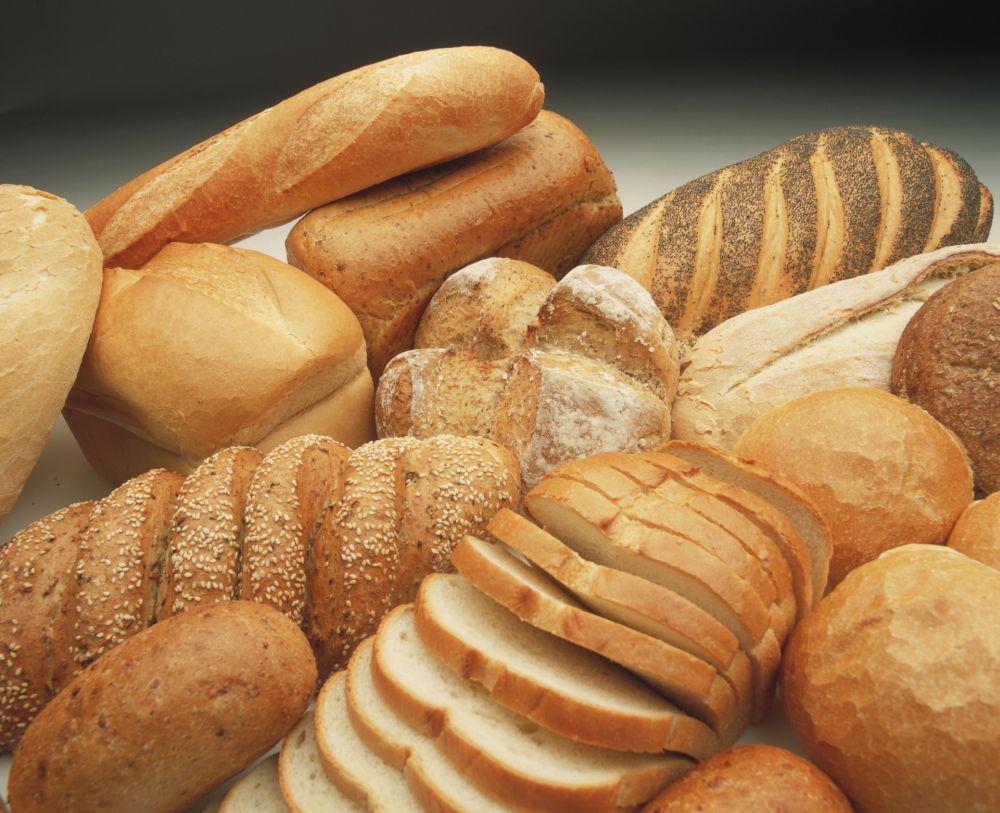 Хляб - Хлябът е важен компонент на балканската кухня. Сервира се на всяко хранене. Типични са добре овкусените с различни подправки хлябове.