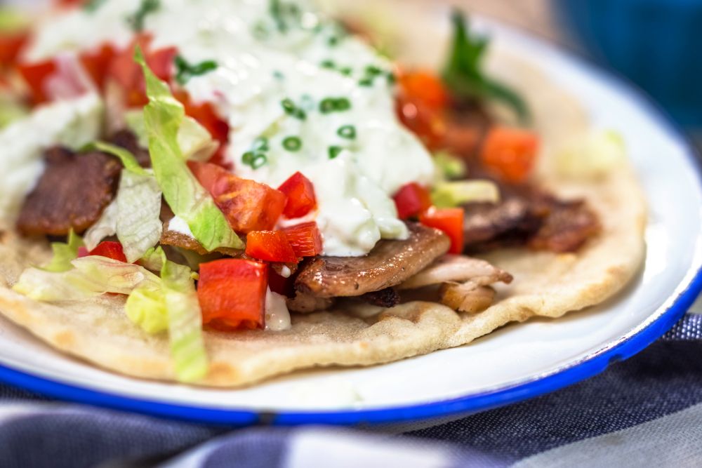 Гирос - най-популярното бързо хранене в Гърция. Това е гръцкият еквивалент на дюнера.