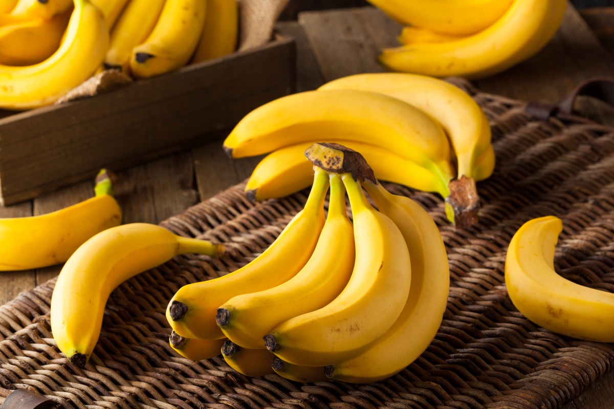 Банани - Поставянето на зрели банани в хладилника може да помогне за задържането им в това състояние за няколко дни. Ако обаче плодът бъде сложен в хладилник, докато все още е зелен и твърд, то тогава те изобщо няма да узреят, дори и след като бъдат извадени от него.
