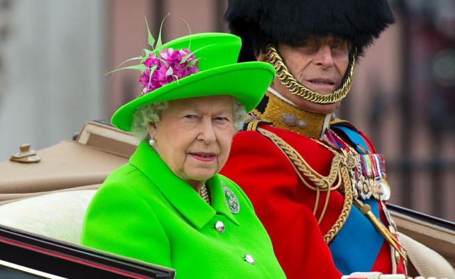 Разкриха причината за ярките дрехи на кралица Елизабет Втора