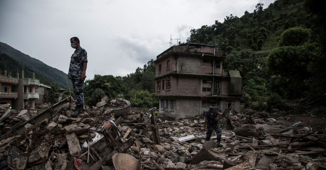 Жертвите на свлачища и наводнения в Непал след поройни дъждове