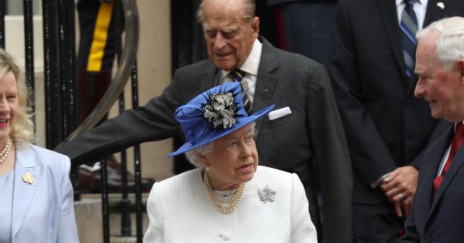 Кралица Елизабет II обикновено не носи в себе си пари,