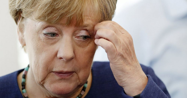 Германският канцлер Ангела Меркел бе освиркана по време на предизборен