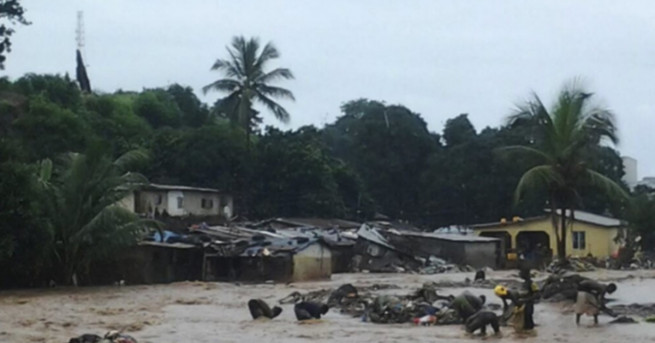 600 души са в неизвестност след наводнението и свлачищата в