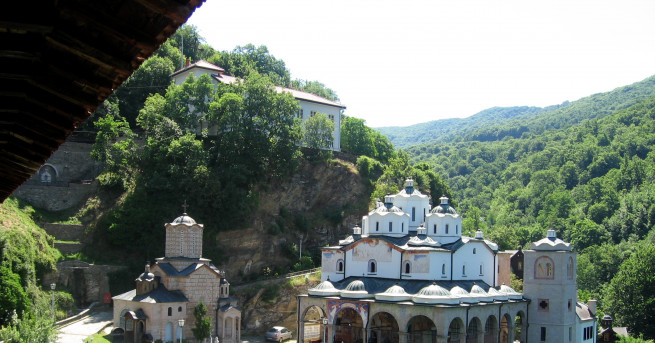 Българската православна църква чества днес Св Йоаким Осоговски Стотици миряни