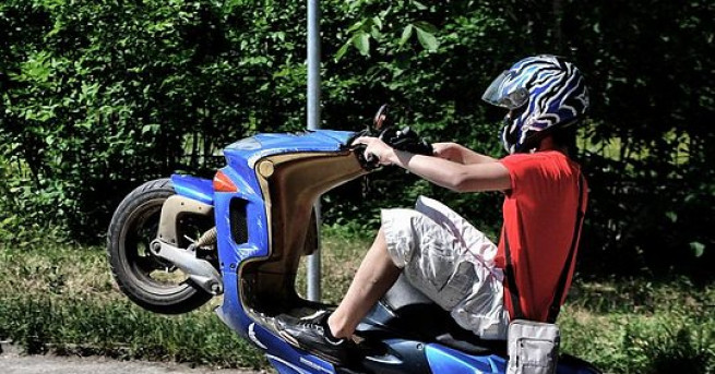 Непълнолетни карат нерегистрирани мотопеди Само за три месеца в Търговищко