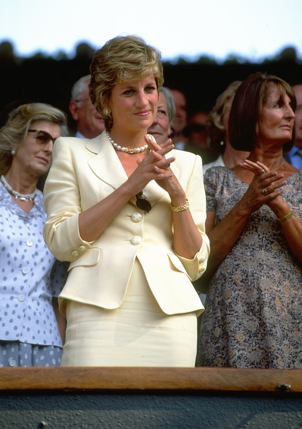 Наричана „Срамежливата Ди” преди брака си с принц Чарлз, през 1981 г. русокосата красавица излезе от черупката си и осъзна, че дрехите могат да бъдат използвани като мощен инструмент за комуникация, казват за нея.