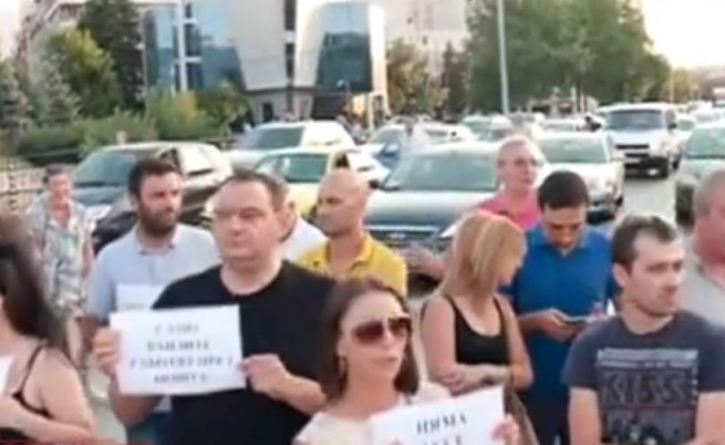 Протест срещу небостъргач затвори бул. 