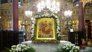 В храм Свети Атанасий се молят на чудотворна икона лекуваща