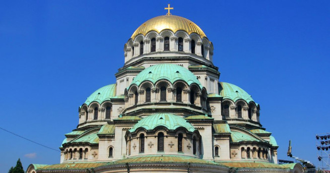 Да стигнеш до храма Александър Невски Посетителите на храм паметника