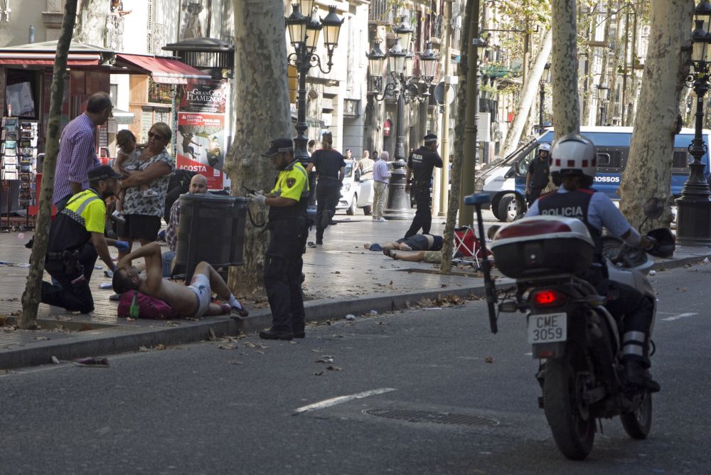 Микробус се вряза в тълпа в центъра на Барселона, съобщиха ТАСС и Ройтерс, позовавайки се на вестник 