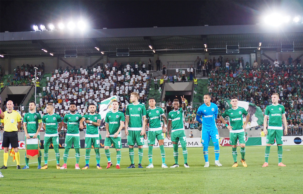 Отец Георги освети сектор "В", петима прерязаха лентата