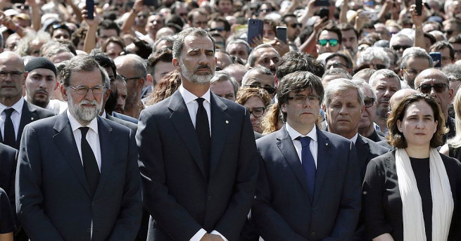 Хиляди хора, сред които кралят и премиерът на Испания, почетоха