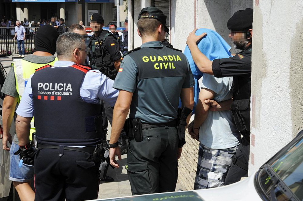  Четирима души бяха арестувани за атентатите в Каталуния 