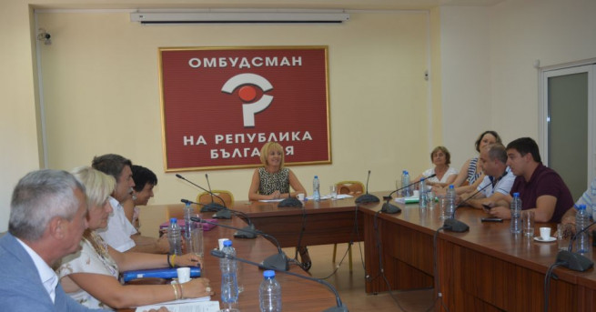 Омбудсманът Мая Манолова се срещна в институцията с протестиращи земеделци