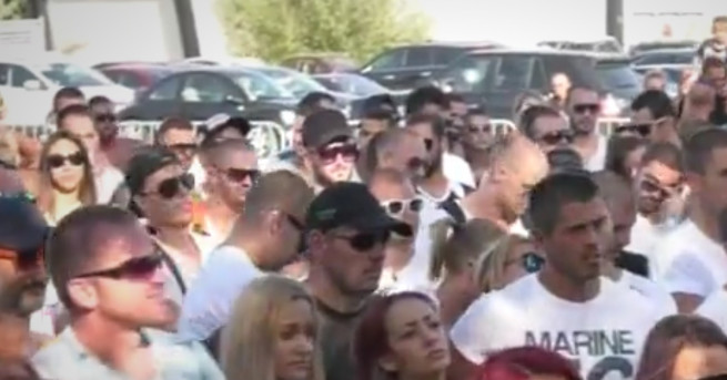 Стотици излязоха на протест срещу вицепремиера Валери Симеонов в Слънчев