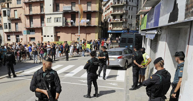 Предполага се че имам чийто дом е претърсен като част